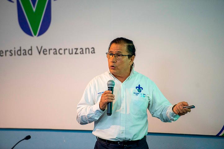Héctor Narave Flores, investigador de la Facultad de Biología