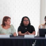 Mariaam Arely Sánchez Jaime, Rubí López González y Anita Guadalupe Porragas Martínez, participantes en la segunda jornada del IX Foro La Lengua como convergencia