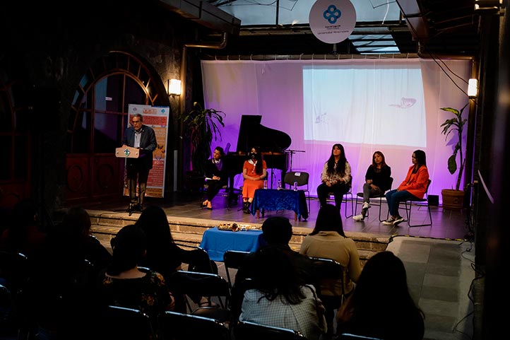 Las panelistas enfatizaron la importancia de la sororidad para combatir la violencia contra las mujeres 