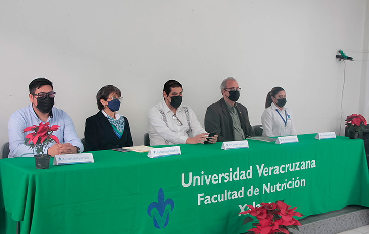 Autoridades UV durante el acto de bienvenida en el Aula Magna de la Unidad de Ciencias de la Salud