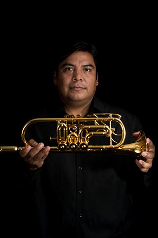 Bernardo Medel, integrante de la fila de trompetas en la Orquesta Sinfónica de Xalapa