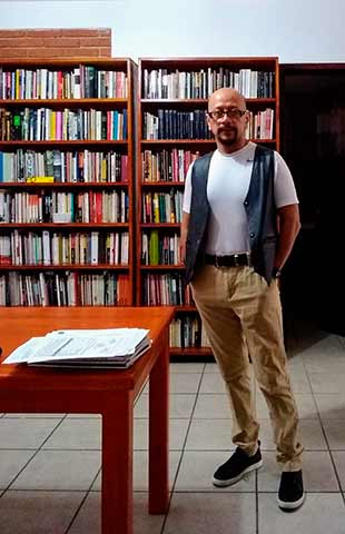 El académico Víctor Hugo Vásquez Rentería, docente de la Facultad de Idiomas