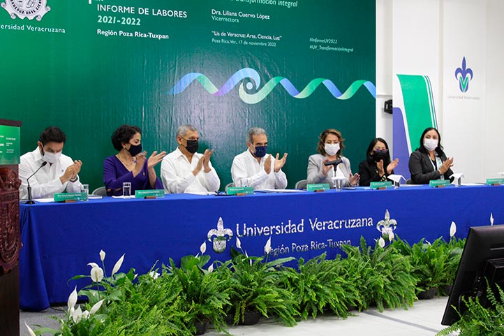 Autoridades universitarias en el Primer Informe de Labores de la región Poza Rica-Tuxpan