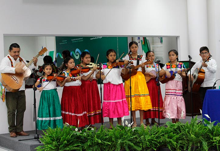 Ensamble Huasteco Niños Felices de Ixhuatlán de Madero