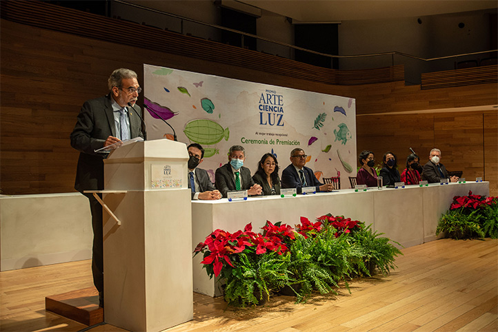 El rector de la UV, Martín Aguilar Sánchez, presidió el evento