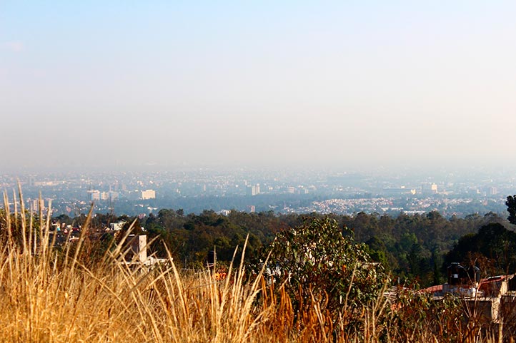 Su proyecto de investigación abordó la contaminación atmosférica en el Valle de México