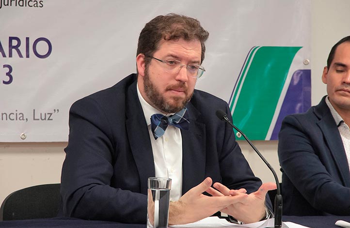 Luis Ignacio Gordillo dictó conferencia en el IIJ sobre el desgaste parlamentario