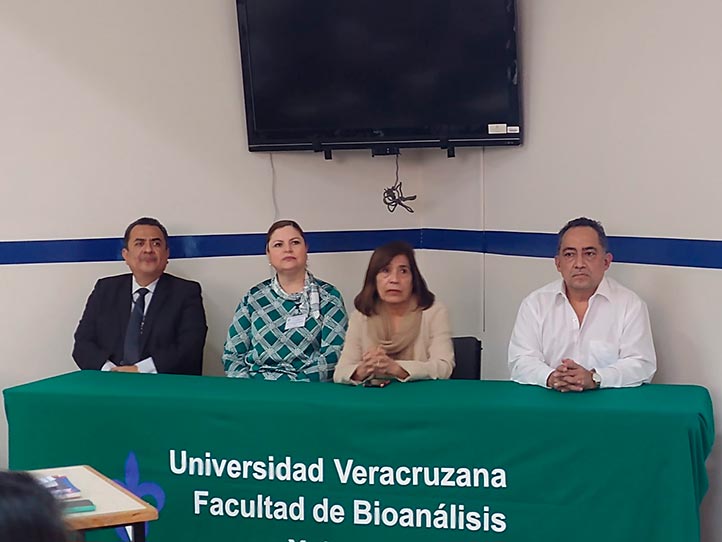 Directivos, profesores y conferencista inauguraron el curso