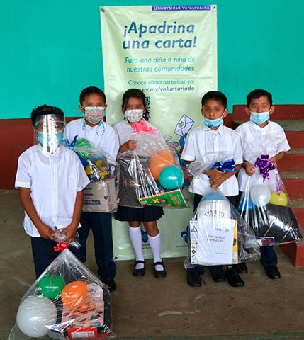 Más de 130 niñas y niños de la comunidad de Tepancan, municipio de San Andrés Tuxtla, recibieron regalos