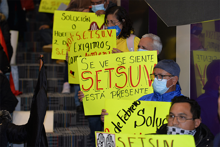 Los trabajadores del SETSUV manifestaron su apoyo mediante pancartas y consignas