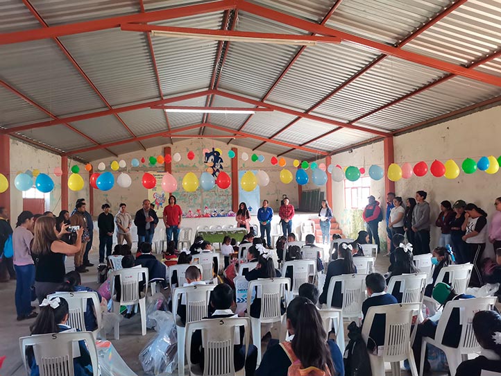 Comunidad de la Escuela Primaria “Venustiano Carranza” y del Jardín de Niños “Vidal Díaz Muñoz”