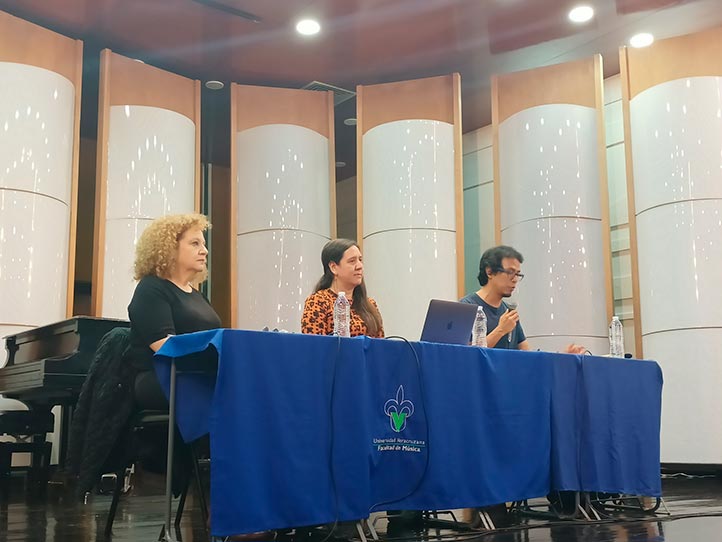 Los panelistas coincidieron en la importancia de la obra para visibilizar la trayectoria de la mujer en la música en México