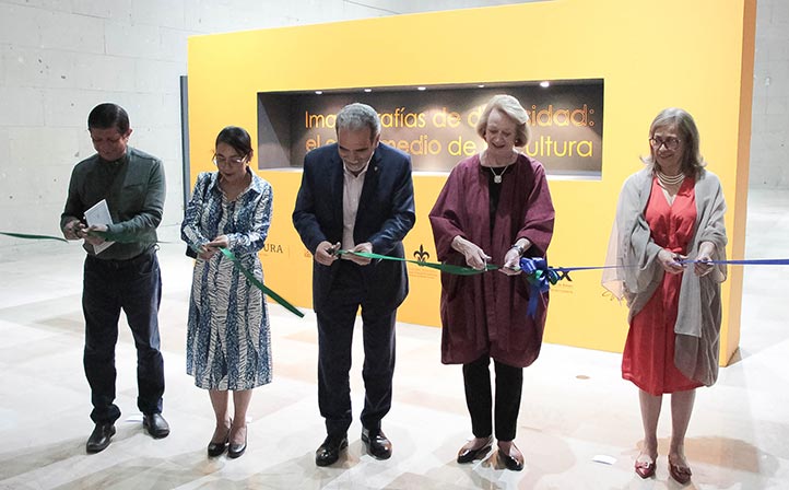 La exposición fue inaugurada por autoridades de la UV y la Academia de Artes