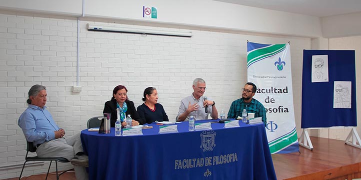 Académicos participaron en la mesa de diálogo: "La Facultad de Filosofía: “67 años de historia"