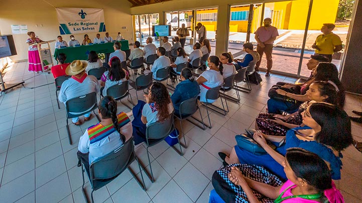 Las docentes participaron en la reunión de trabajo que se realizó con Martín Aguilar, rector de la Universidad Veracruzana, el 1 de marzo