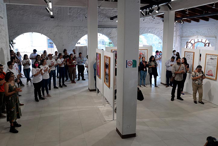 Una exposición de carteles tridimensionales se puede apreciar en la Casa del Lago UV