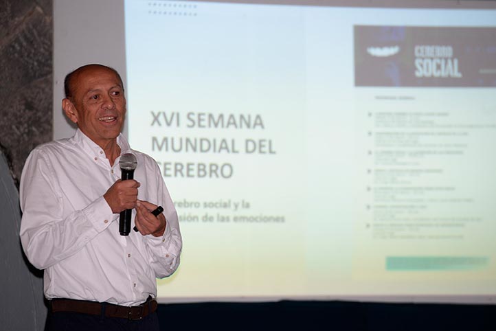 Ernesto Rodríguez Luna abrió el programa de conferencias con “El cerebro social y la expresión de las emociones”
