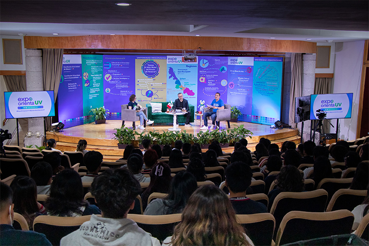 En el auditorio del MAX se realizó la primera sesión del conversatorio “Quiero ser Halcón UV”