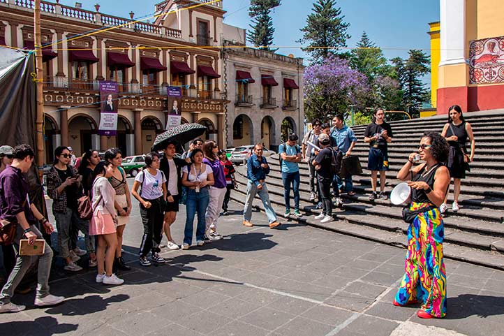 Bajo la guía de Harmida Rubio Gutiérrez, hicieron parada en seis lugares emblemáticos de Xalapa