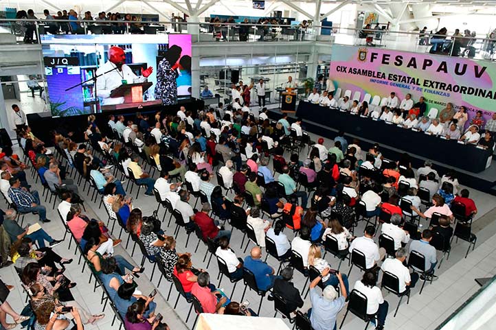 La CIX Asamblea Estatal Extraordinaria del Fesapauv se realizó en el patio central de la USBI Veracruz