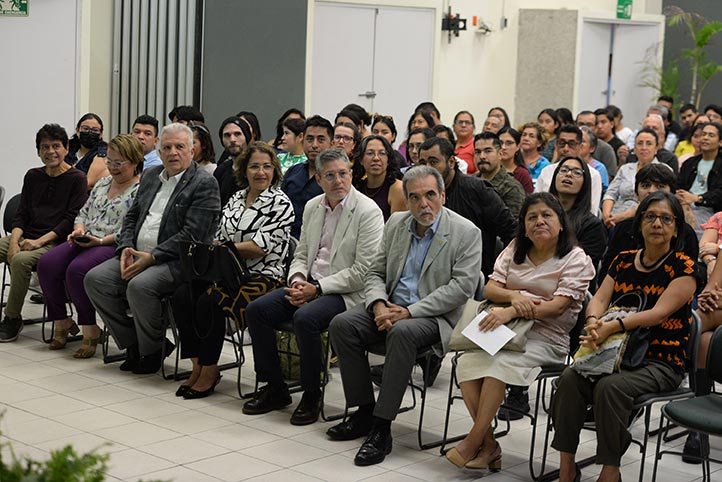 En la proyección estuvieron presentes el rector de la UV Martín Aguilar Sánchez y autoridades universitarias