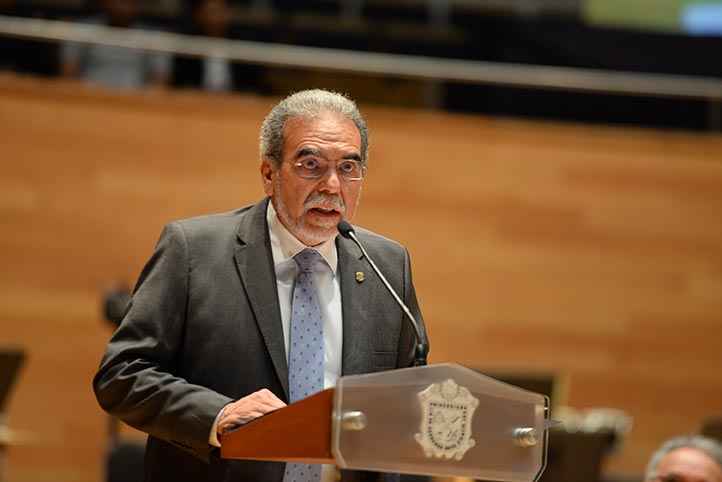 Martin Aguilar reconoció y felicitó a los estudiantes por concluir satisfactoria su formación universitaria