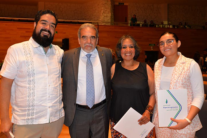 El Rector junto con Mauricio Hernández, Myrna Stella Vargas y Hermila Morales, obtuvieron los mejores promedios en la región Xalapa