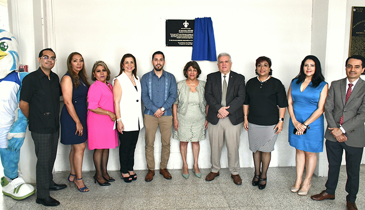 Funcionarios regionales develaron la placa conmemorativa a los 45 años de la fundación de la Facultad de Administración
