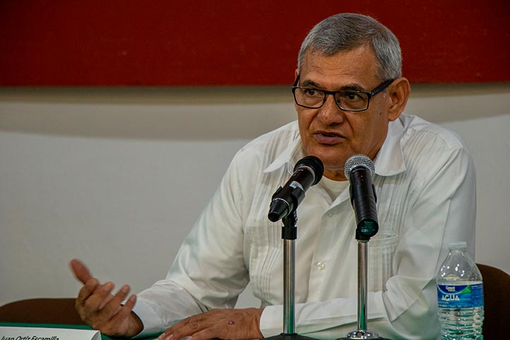 Juan Ortiz Escamilla impartió la charla “El ejército mexicano. De la violencia de Estado a la criminal”