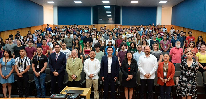 Estudiantes de la Licenciatura de Contaduría de la UV recibieron la visita de autoridades de la Sefiplan