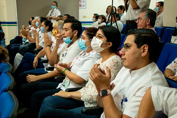 Personal de enfermería de la CUSRS, Cendhiu y del SAISUV celebraron su día