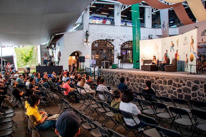 El conversatorio tuvo lugar en el Foro “Miguel Vélez Arceo” de la Casa del Lago UV