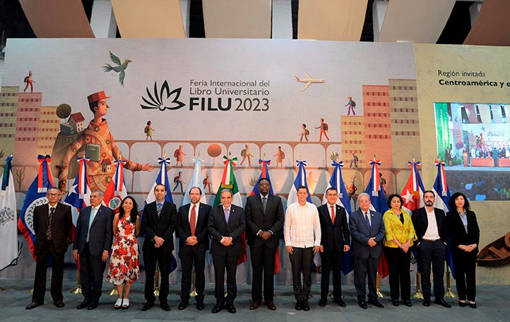 Embajadores de los países invitados junto con las autoridades de la UV inauguraron la XXVIII edición de la FILU