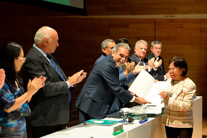 Académicos y académicas que concretaron su jubilación, también fueron reconocidos en el Día del Maestro