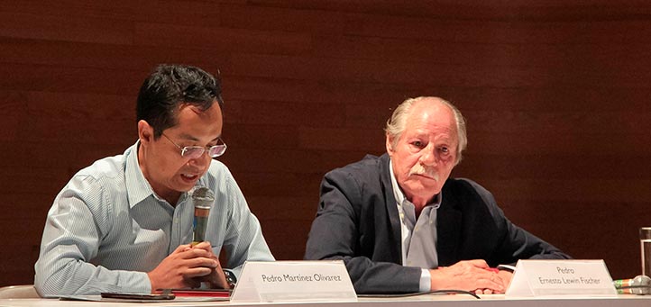 El ponente fue moderado por Pedro Martínez Olivarez, catedrático de la Facultad de Arquitectura