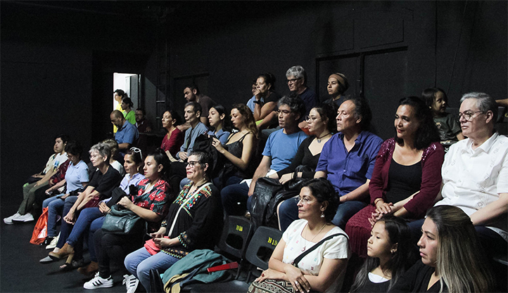El público se dio cita en el Foro “Fernando Torre Lapham” de la Unidad de Artes y disfrutó la puesta en escena