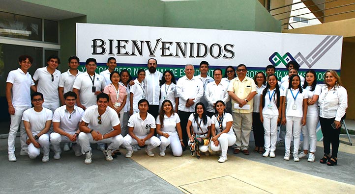 En la reunión participaron docentes y estudiantes del área biomédica con la finalidad de actualizarse en microbiología y parasitología