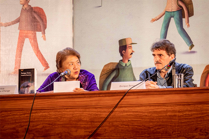 Patricia Domínguez Chenge y Enrique Serna, en la presentación del libro Lealtad al fantasma