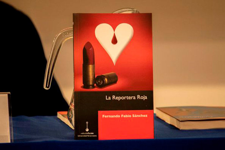 El escritor presentó en la FILU 2023 el libro de relatos La reportera roja