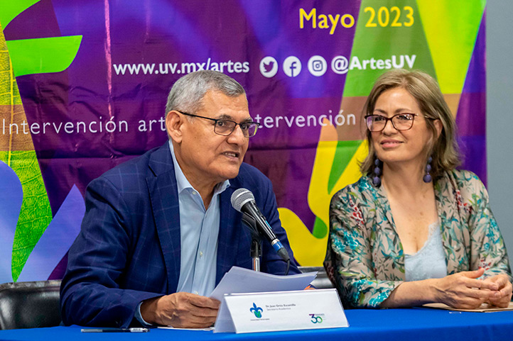 Juan Ortiz Escamilla y Beatriz Sánchez Zurita encabezaron el acto en la sala de actividades complementarias de la Casa del Lago UV