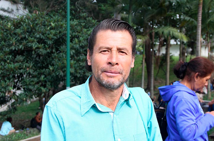 Diego Muñoz acompañó a su hija, quien se presentó al examen porque quiere estudiar ingeniería