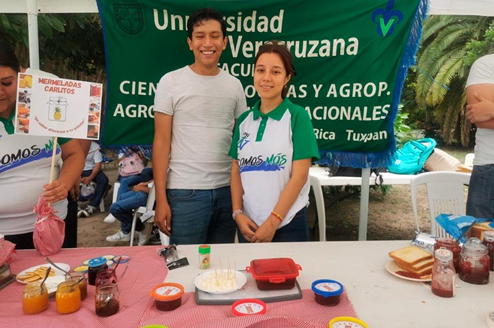 Chamoy a base de sandía, elaborado por los estudiantes de Agronegocios Internacionales