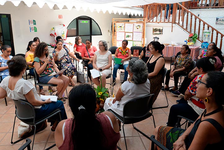 En el patio del Citro se realizó la actividad “Bordando transformaciones” para visualizar la labor de mujeres cafeticultoras