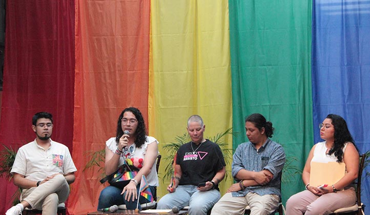 La UV organizó el evento “Con orgullo ama quien eres” en el que participaron estudiantes y académicos para celebrar el Día del Orgullo LGBT
