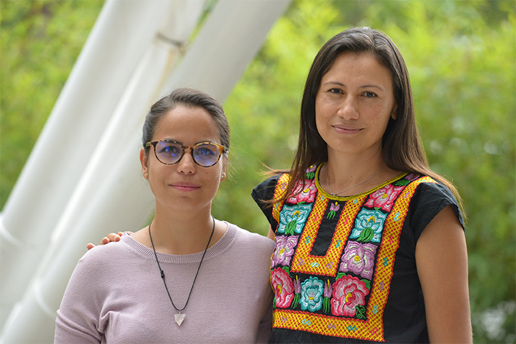 María Libertad Paredes Díaz con su directora de tesis Yolanda Campos Uscanga