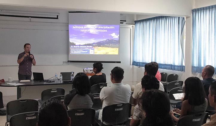 Ricardo Sánchez Murillo, investigador de la Universidad de Texas, ofreció seminario sobre isótopos estables en precipitación