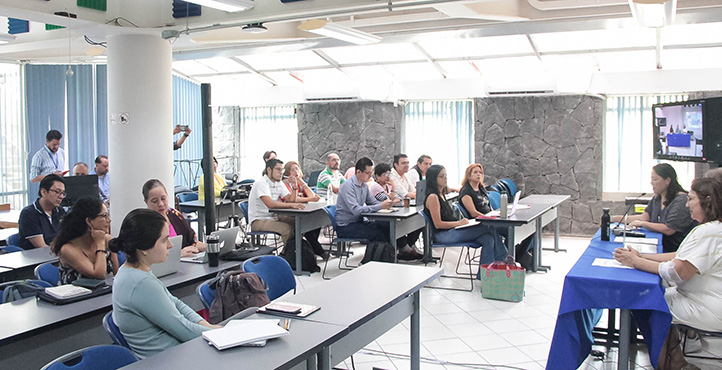 La UV reunió a docentes de diversos niveles educativos en el curso “Competencia ecosocial y educación”