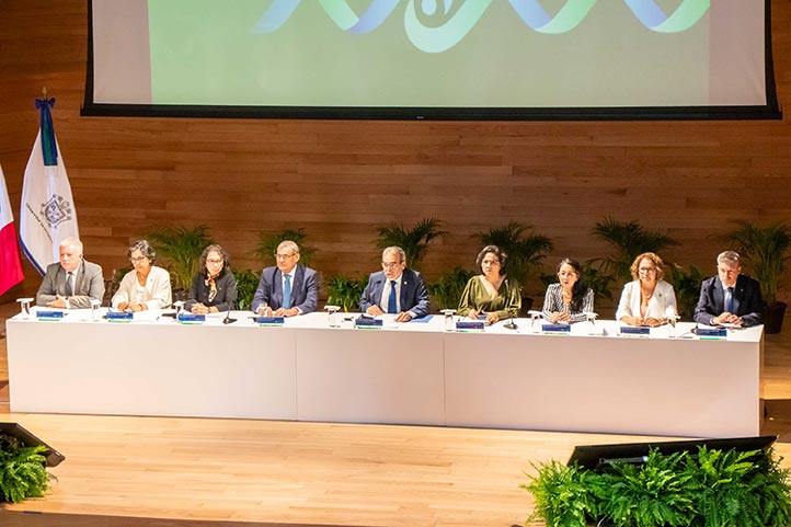 En la sala anexa de Tlaqná, Centro Cultural, autoridades de la UV presidieron la reunión del CUG