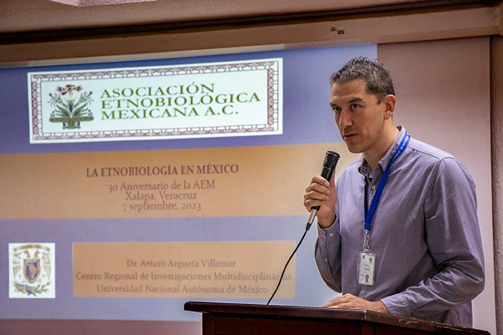 Roberto Cerdán, director de la Facultad de Ciencias Agrícolas, dio la bienvenida al evento