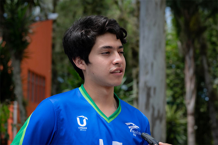 Diego Fernando Báez Viveros forma parte del equipo de futbol y cursar el quinto semestre en la FIME 